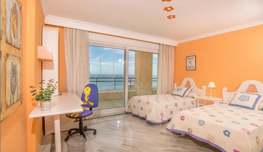 ホテルEl Coloso Super Penthouse Seaview ベナルマデナ アパート